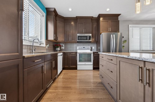 135 Gilmore Way, Spruce Grove, AB - Indoor Photo Showing Kitchen With Upgraded Kitchen