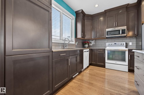 135 Gilmore Way, Spruce Grove, AB - Indoor Photo Showing Kitchen