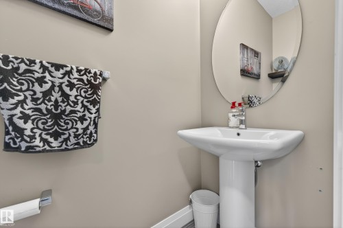 135 Gilmore Way, Spruce Grove, AB - Indoor Photo Showing Bathroom