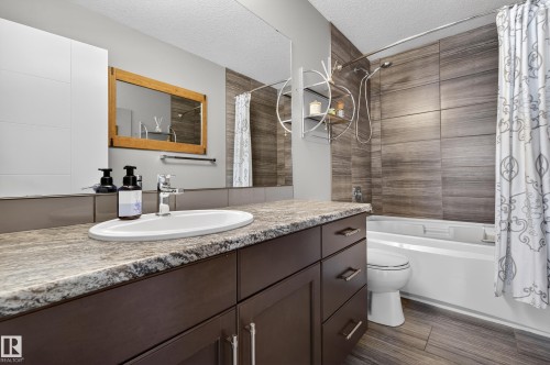 135 Gilmore Way, Spruce Grove, AB - Indoor Photo Showing Bathroom