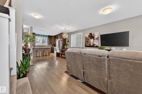 135 Gilmore Way, Spruce Grove, AB - Indoor Photo Showing Living Room