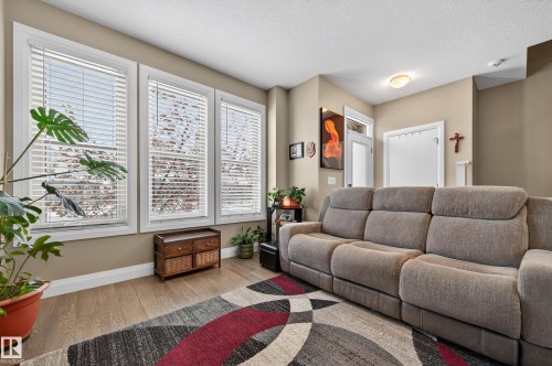 135 Gilmore Way, Spruce Grove, AB - Indoor Photo Showing Living Room
