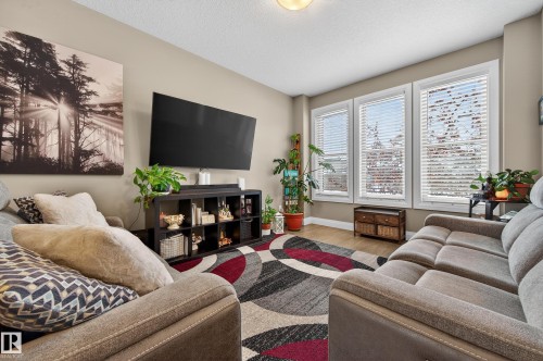 135 Gilmore Way, Spruce Grove, AB - Indoor Photo Showing Living Room