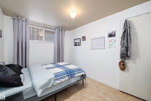 Bedroom featuring baseboards - 11242 72 Avenue, Edmonton, AB - Indoor Photo Showing Bedroom