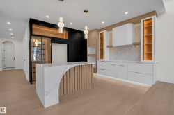 4919 17 Avenue SW  Edmonton, AB T6X 1A4