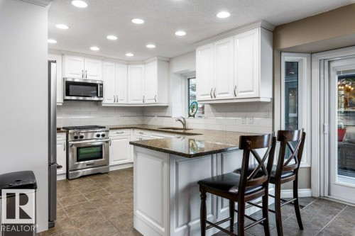 3 Pearson Place, St. Albert, AB - Indoor Photo Showing Kitchen
