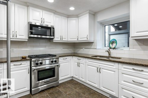 3 Pearson Place, St. Albert, AB - Indoor Photo Showing Kitchen With Double Sink