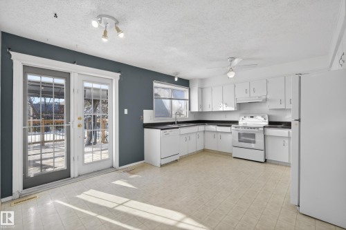 3801 33 Avenue, Leduc, AB - Indoor Photo Showing Kitchen