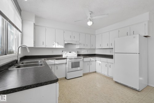 3801 33 Avenue, Leduc, AB - Indoor Photo Showing Kitchen With Double Sink