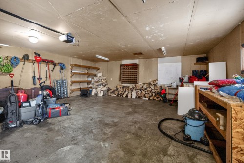 3801 33 Avenue, Leduc, AB - Indoor Photo Showing Garage