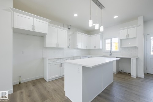 1535 211 Street, Edmonton, AB - Indoor Photo Showing Kitchen With Upgraded Kitchen