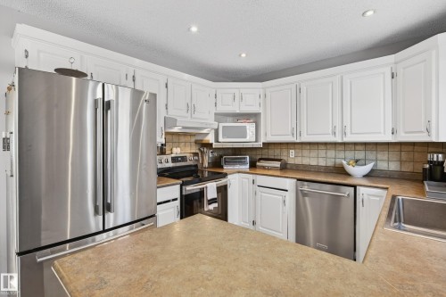 52 Langholm Drive, St. Albert, AB - Indoor Photo Showing Kitchen