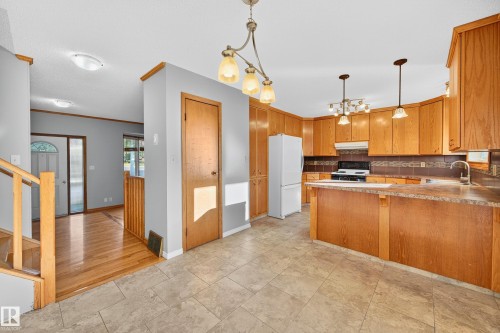 3917 43 Avenue, Leduc, AB - Indoor Photo Showing Kitchen