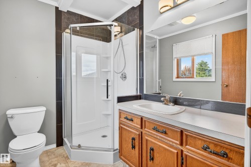 3917 43 Avenue, Leduc, AB - Indoor Photo Showing Bathroom