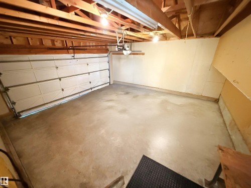 129 A St. Andrews Drive, Stony Plain, AB - Indoor Photo Showing Garage