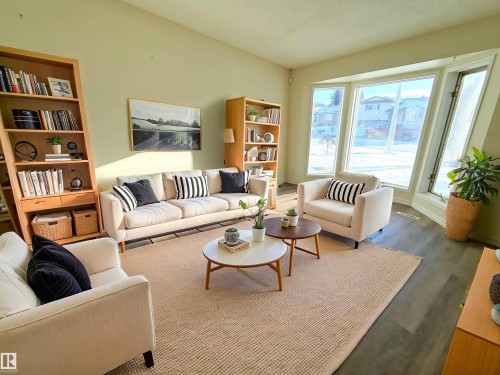 129 A St. Andrews Drive, Stony Plain, AB - Indoor Photo Showing Living Room