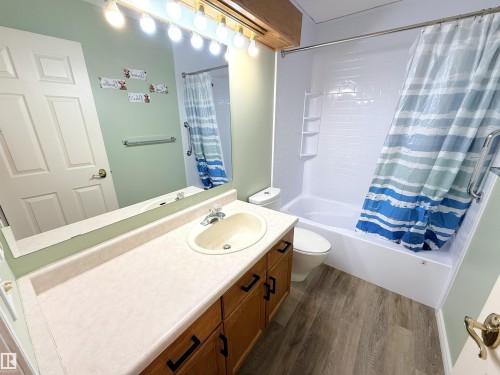 129 A St. Andrews Drive, Stony Plain, AB - Indoor Photo Showing Bathroom