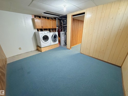 129 A St. Andrews Drive, Stony Plain, AB - Indoor Photo Showing Laundry Room