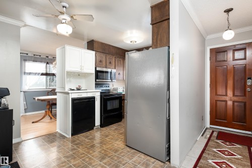 3424 65 Street, Edmonton, AB - Indoor Photo Showing Kitchen