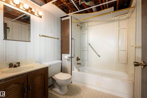 3424 65 Street, Edmonton, AB - Indoor Photo Showing Bathroom
