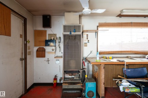 3424 65 Street, Edmonton, AB - Indoor
