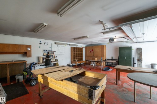 3424 65 Street, Edmonton, AB - Indoor Photo Showing Garage