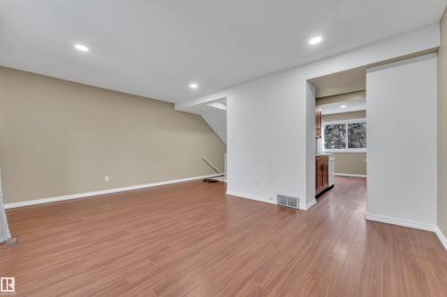 896 Abbottsfield Road Nw, Edmonton, AB - Indoor