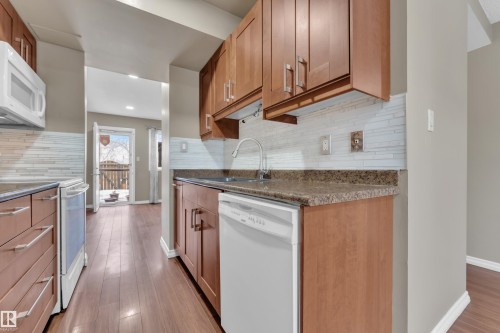 896 Abbottsfield Road Nw, Edmonton, AB - Indoor Photo Showing Kitchen