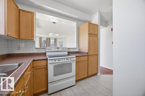 202 8108 109 Street, Edmonton, AB - Indoor Photo Showing Kitchen