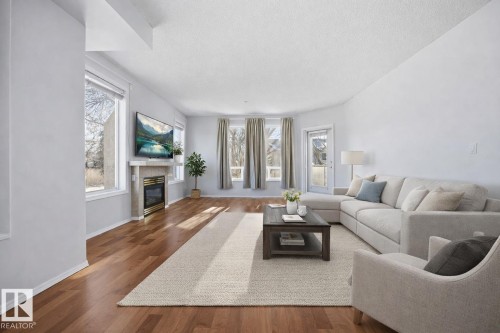 202 8108 109 Street, Edmonton, AB - Indoor Photo Showing Living Room