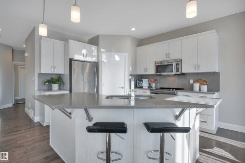2383 Ware Crescent, Edmonton, AB - Indoor Photo Showing Kitchen With Upgraded Kitchen