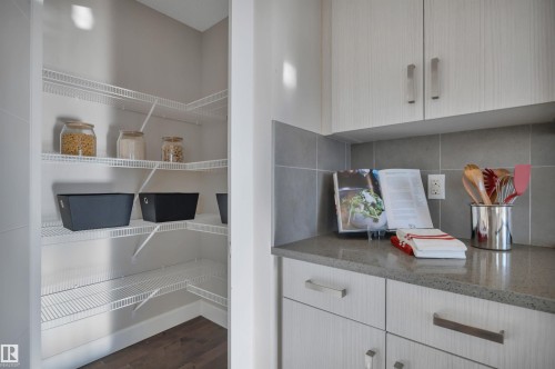 2383 Ware Crescent, Edmonton, AB - Indoor Photo Showing Kitchen