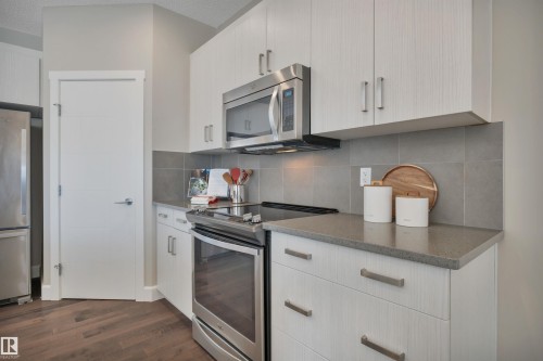 2383 Ware Crescent, Edmonton, AB - Indoor Photo Showing Kitchen