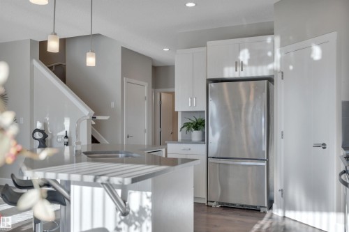 2383 Ware Crescent, Edmonton, AB - Indoor Photo Showing Kitchen With Upgraded Kitchen