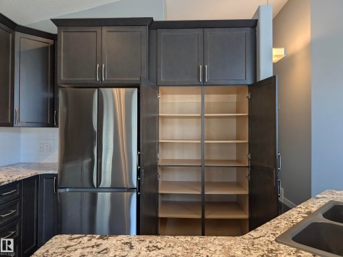 34 3090 Cameron Heights Way, Edmonton, AB - Indoor Photo Showing Kitchen