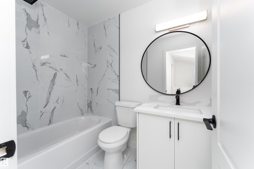 3108 142 Avenue, Edmonton, AB - Indoor Photo Showing Bathroom