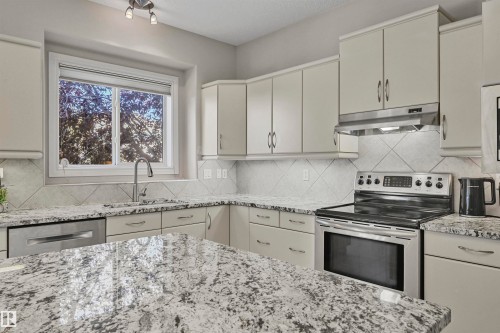 1516 Thorogood Close, Edmonton, AB - Indoor Photo Showing Kitchen With Upgraded Kitchen