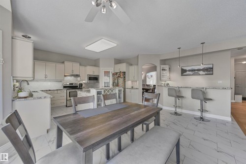 1516 Thorogood Close, Edmonton, AB - Indoor Photo Showing Kitchen