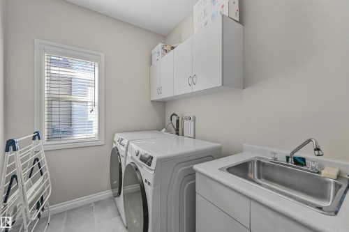 1516 Thorogood Close, Edmonton, AB - Indoor Photo Showing Laundry Room