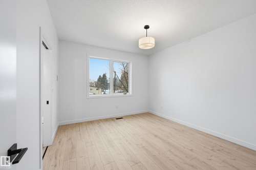 11121 51 Street, Edmonton, AB - Indoor Photo Showing Other Room