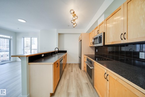 532 10023 110 Street, Edmonton, AB - Indoor Photo Showing Kitchen
