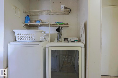 Laundry area with washer and clothes dryer - 19 Ridgeway Drive Nw, Edmonton, AB - Indoor Photo Showing Laundry Room