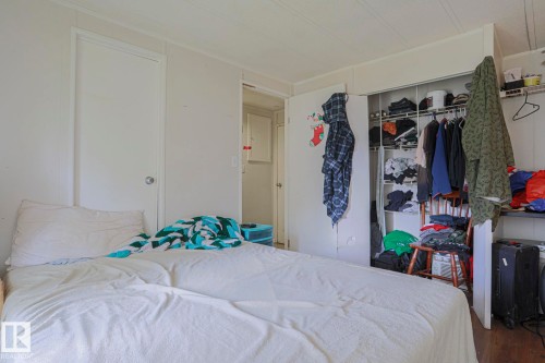 Bedroom featuring a closet and wood finished floors - 19 Ridgeway Drive Nw, Edmonton, AB - Indoor Photo Showing Bedroom