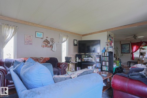 Living area featuring ceiling fan - 19 Ridgeway Drive Nw, Edmonton, AB - Indoor Photo Showing Living Room