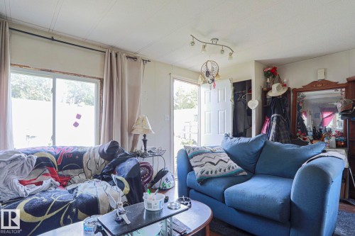 View of living area - 19 Ridgeway Drive Nw, Edmonton, AB - Indoor Photo Showing Living Room