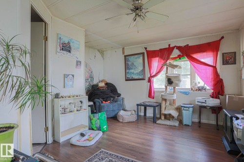 Playroom featuring wood finished floors and ceiling fan - 19 Ridgeway Drive Nw, Edmonton, AB - Indoor