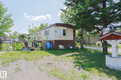 View of side of home with a gate - 19 Ridgeway Drive Nw, Edmonton, AB - Outdoor