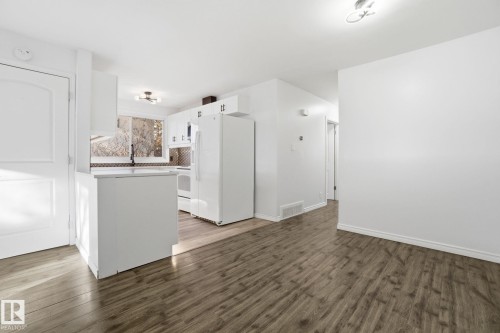 8064 Argyll Rd, Edmonton, AB - Indoor