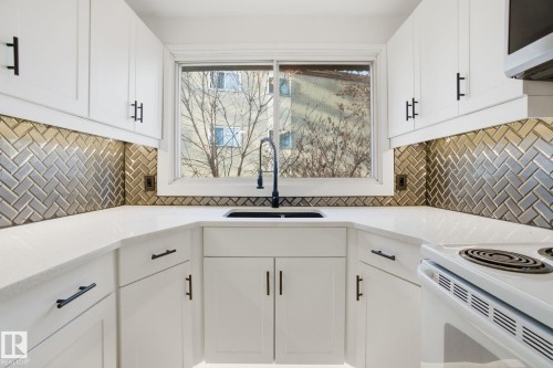 8064 Argyll Rd, Edmonton, AB - Indoor Photo Showing Kitchen