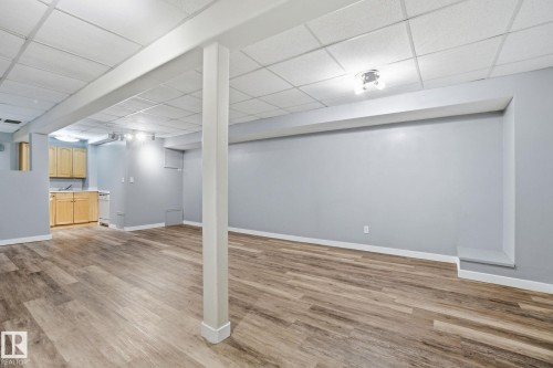 8064 Argyll Rd, Edmonton, AB - Indoor